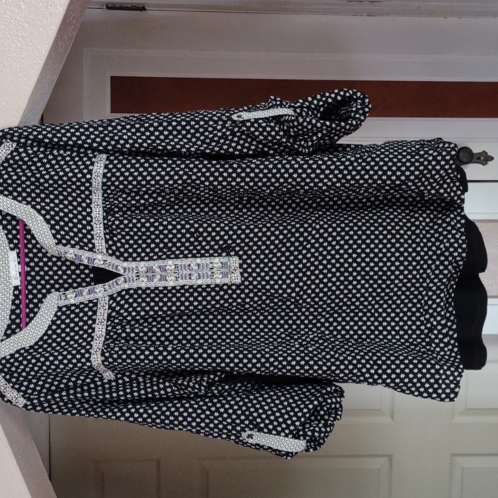 Skies Are Blue black and white 3x blouse